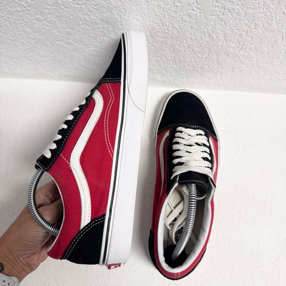 Vans Red and Black Old Skool Sneakers M 9 W 10.5 - Picture 4 of 10